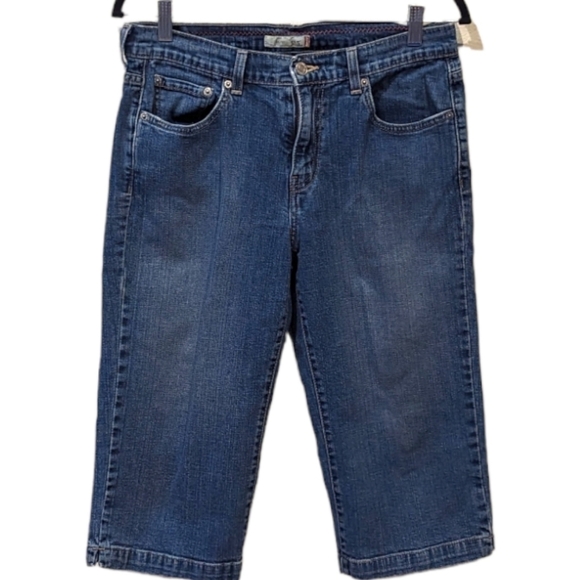 Levi's 515 Capri Medium Wash Women's Summer Denim Shorts (10) - Picture 1 of 5